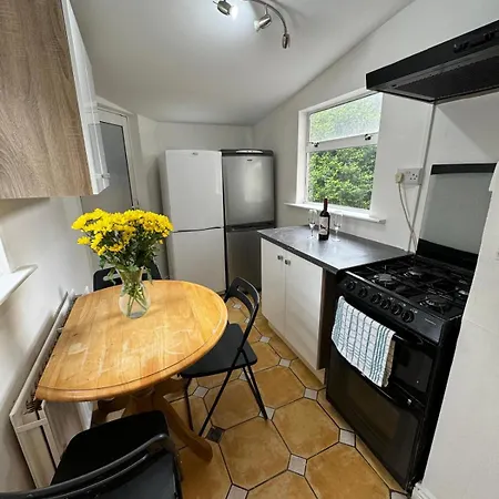 Nice Triple At 2 Iveragh Rd-7 3*