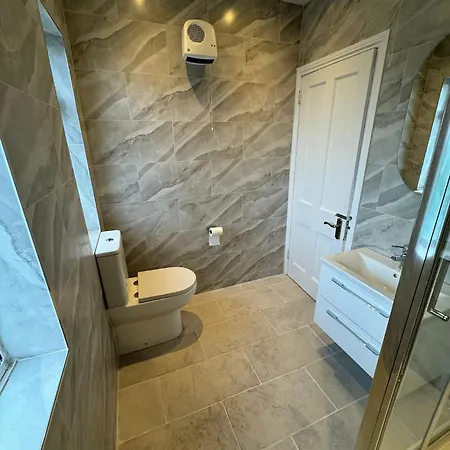 Nice Triple At 2 Iveragh Rd-7 Affittacamere