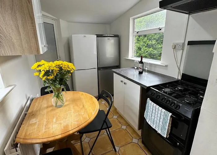 Nice Triple At 2 Iveragh Rd-7 3*