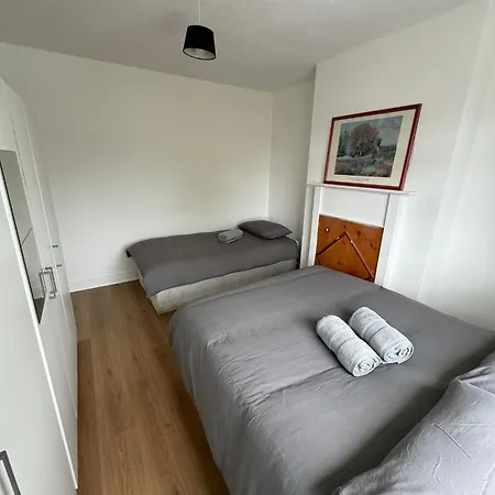 Nice Triple At 2 Iveragh Rd-7 3*