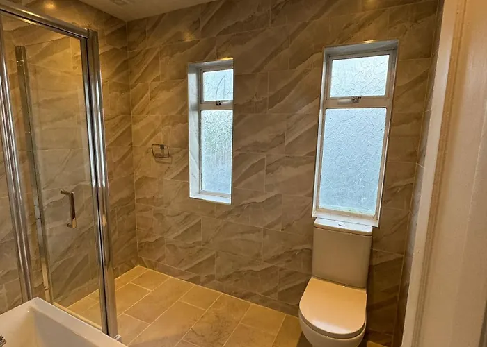 Nice Triple At 2 Iveragh Rd-7 3* Dublin