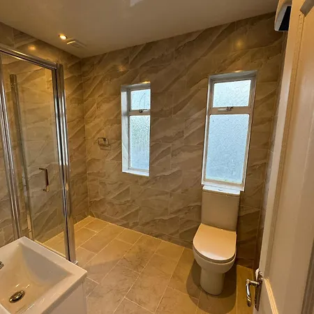 Nice Triple At 2 Iveragh Rd-7 3* Dublín