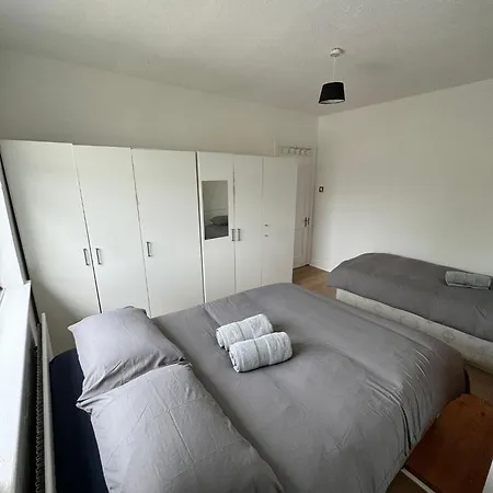 Nice Triple At 2 Iveragh Rd-7 3* Dublín