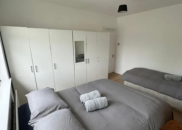 Nice Triple At 2 Iveragh Rd-7 3* Dublín